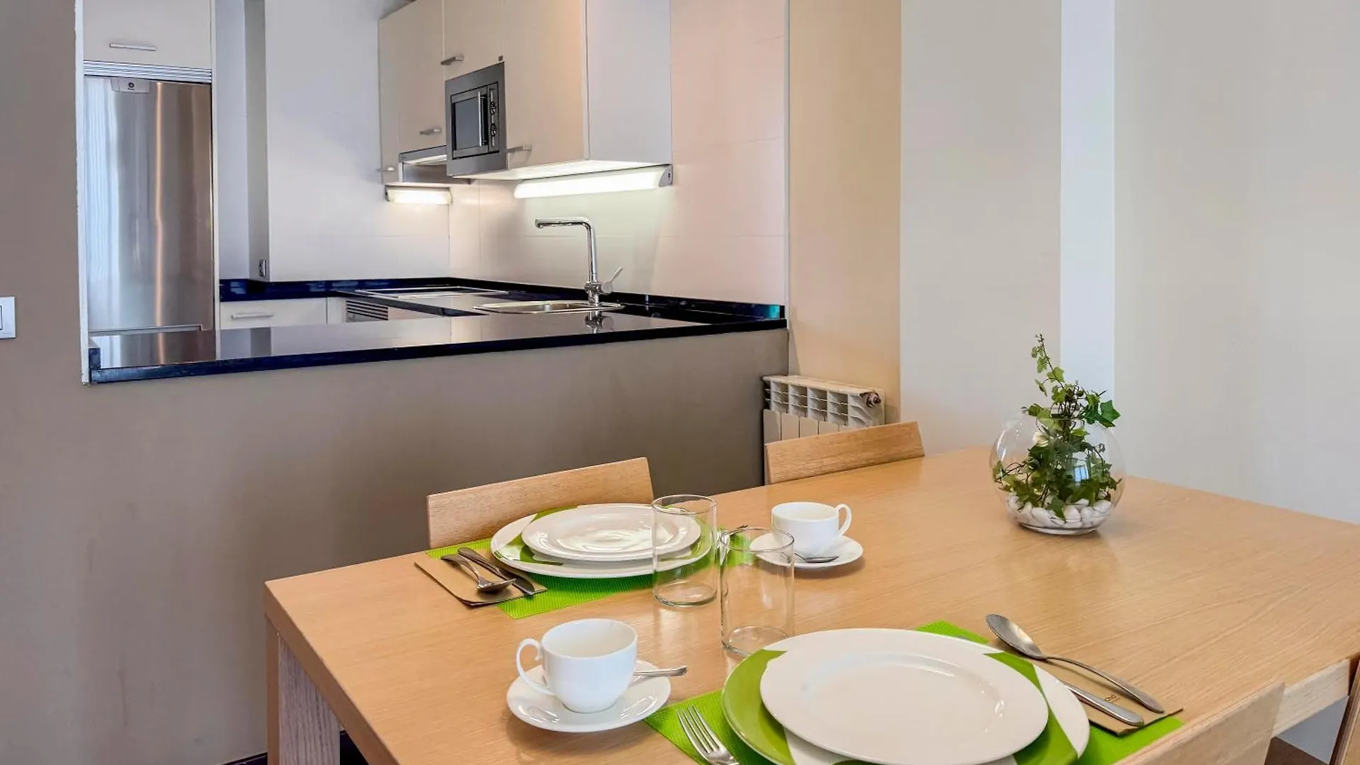 Sercotel Jardines de Uleta Suites Vitoria 4*,